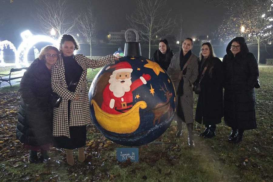 Predstavljena božićna kuglica s božićno-svemirskom pričom